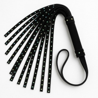 Замшевая плеть со стразами